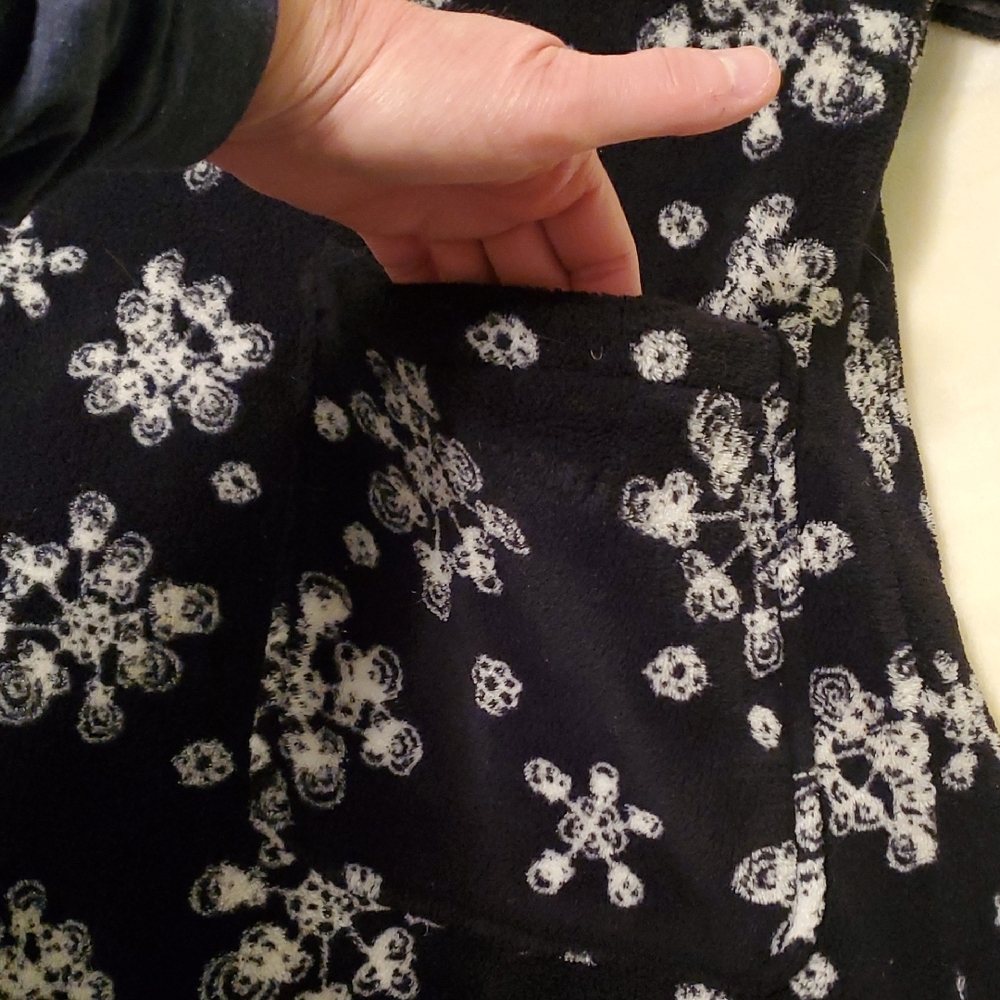 Joe Boxer Snowflakes Fleece Robe - Picture 4 of 8